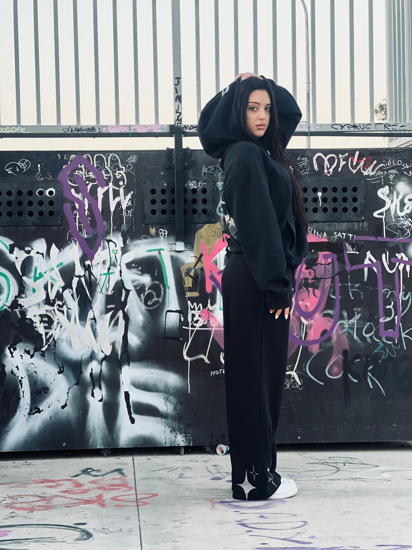 Calyzer Full Black Orbit Tracksuit – Minimal Streetwear Comfort