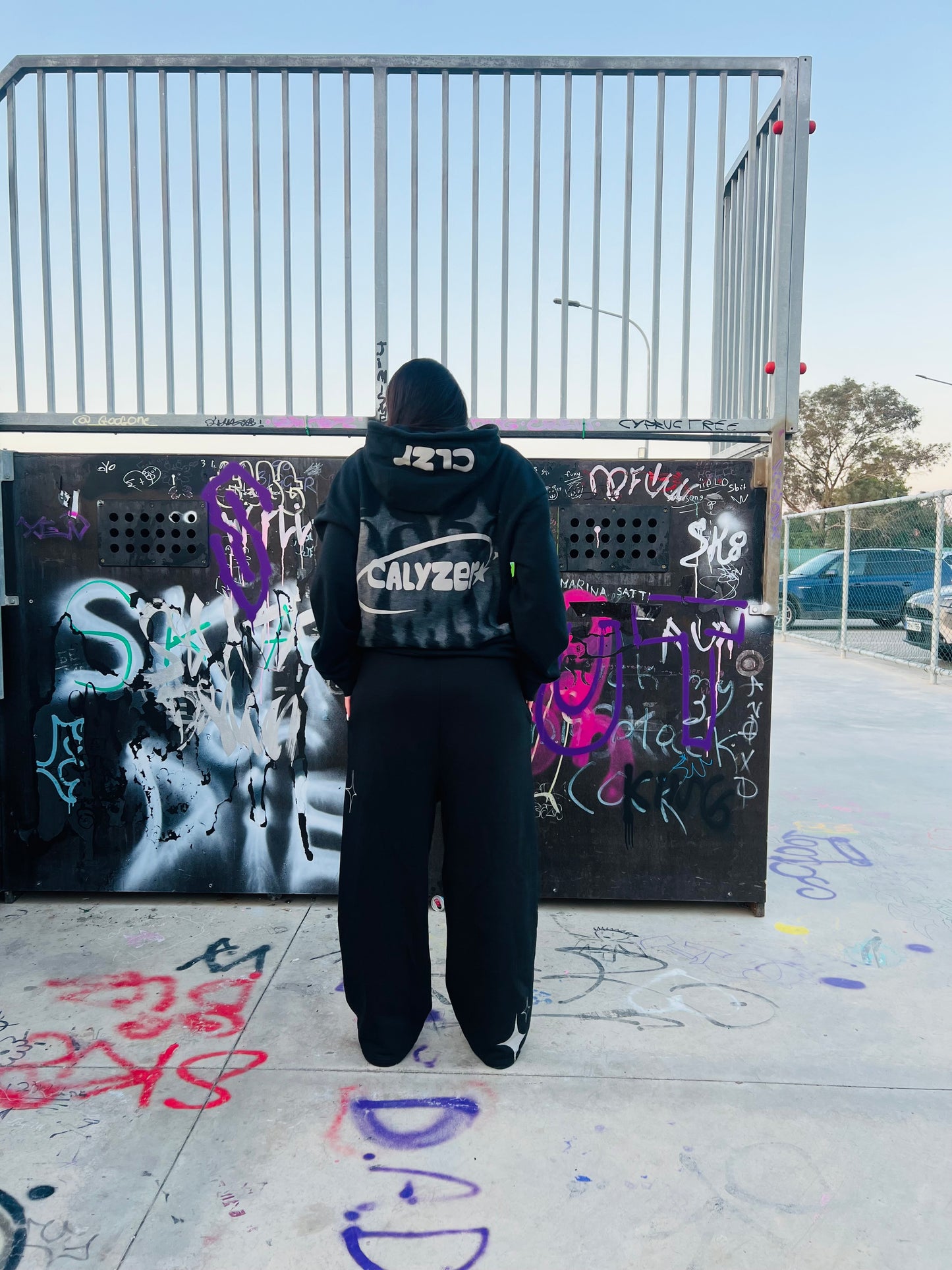 Calyzer  Full Black Orbit Tracksuit – Minimal Streetwear Comfort