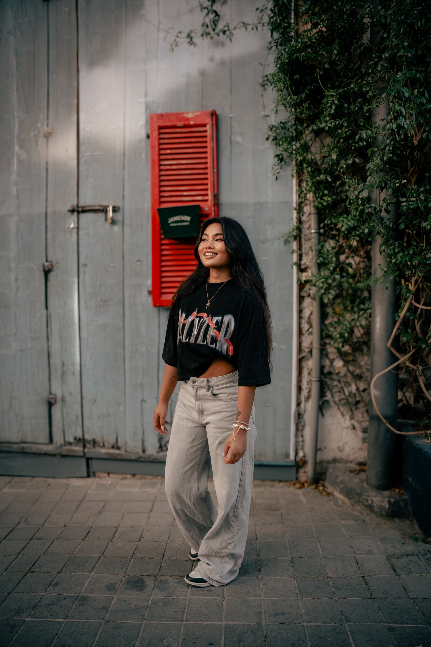 Loose black crop top