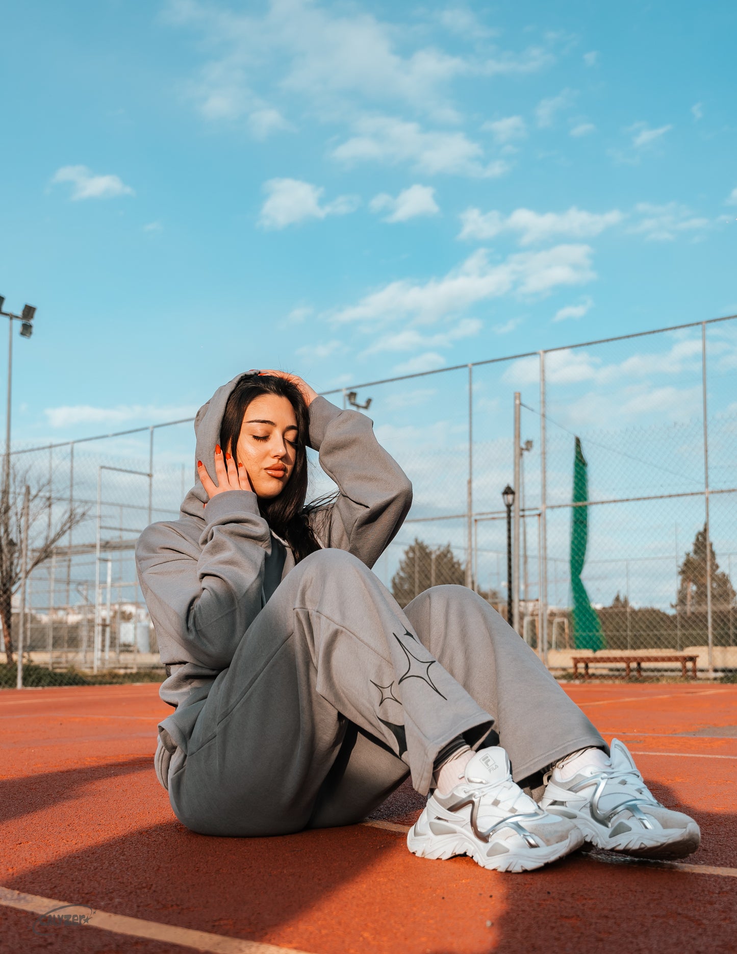 CALYZER Premium Oversized Hoodie – Minimal Streetwear Comfort