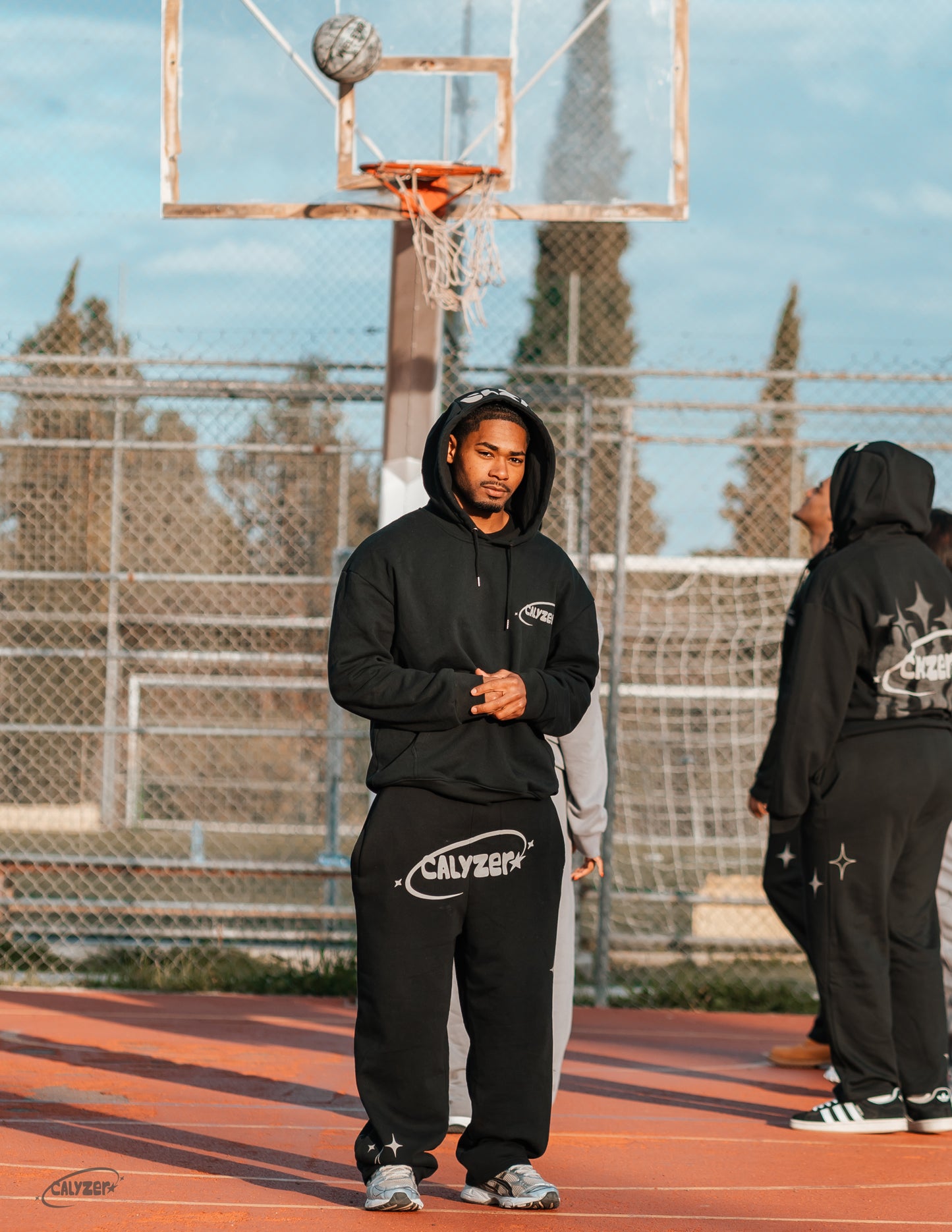 Calyzer Full Black Orbit Tracksuit – Minimal Streetwear Comfort