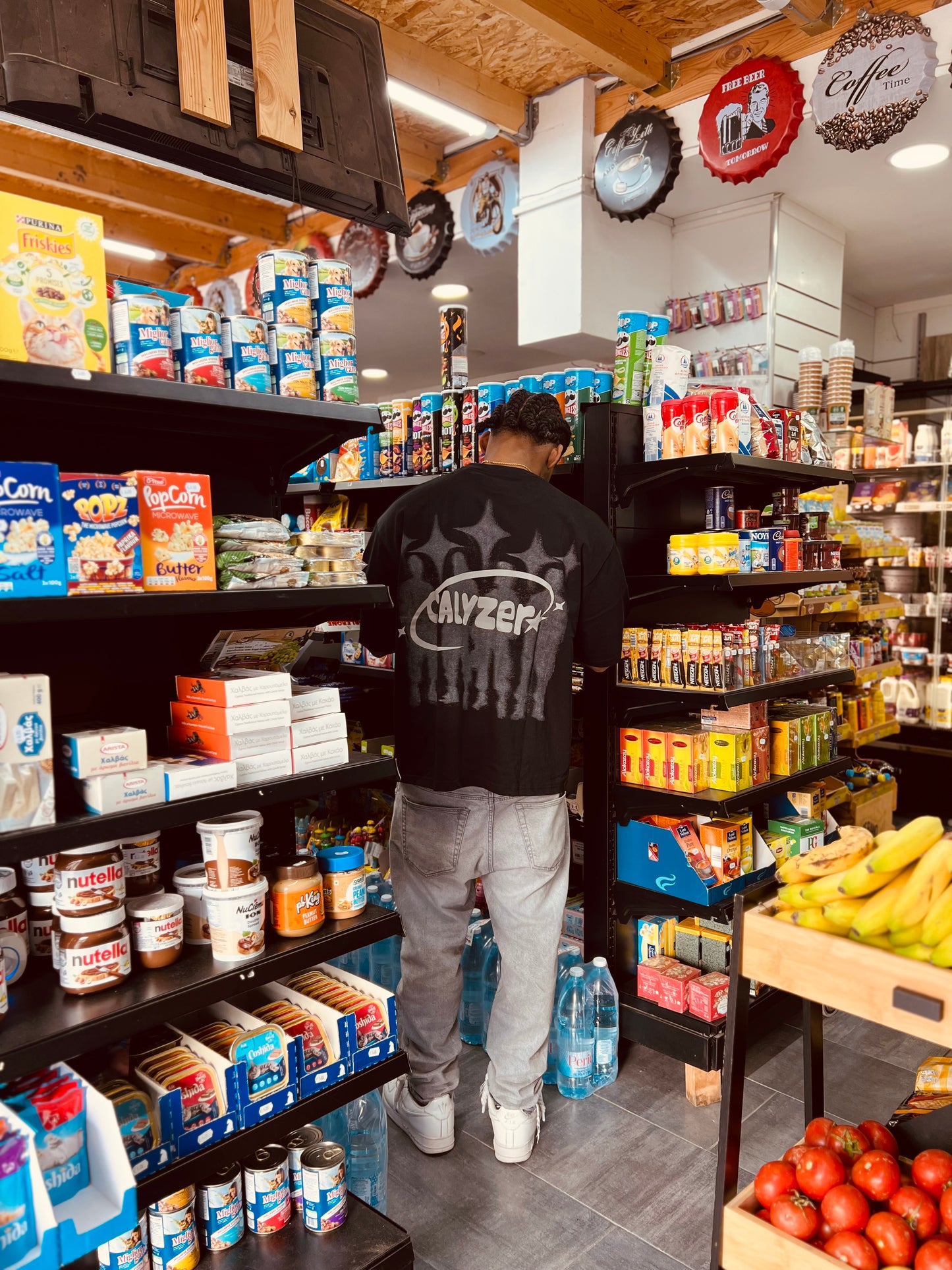 Calyzer® Oversized Graphic Tee – Black