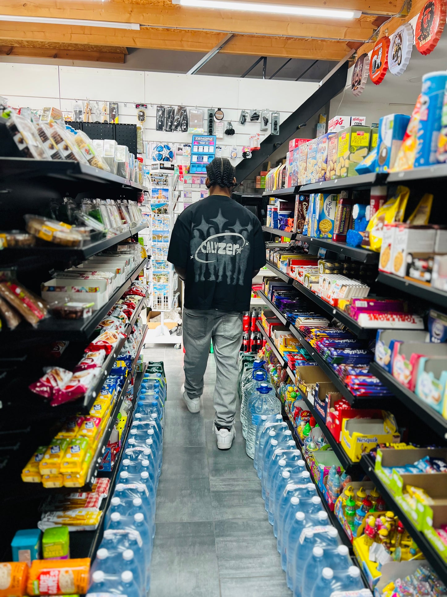 Calyzer® Oversized Graphic Tee – Black