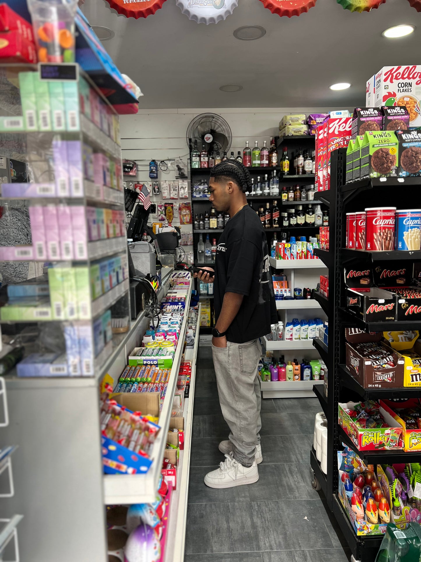 Calyzer® Oversized Graphic Tee – Black