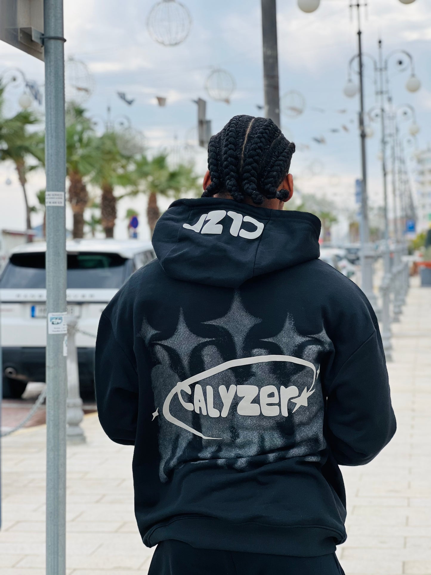Calyzer Full Black Orbit Tracksuit – Minimal Streetwear Comfort